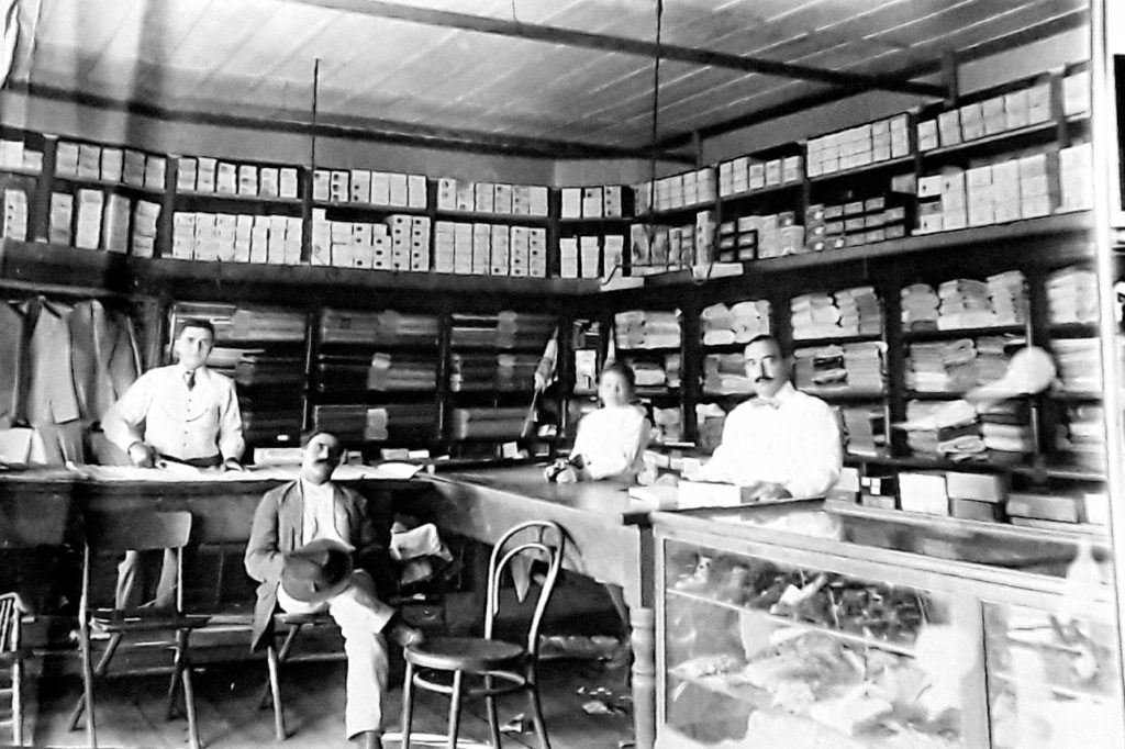 FOTOS DE FRANCISCO MONASTERIO EN CUBA. (2).-